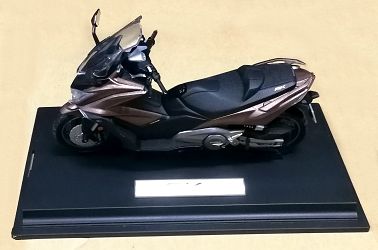image 1 for MODEL SKUTERA KYMCO AK 550 W SKALI 1:12 