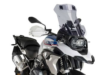 SZYBA TURYSTYCZNA PUIG DO BMW R1200GS 13-18 / R1250GS 18-23 (Z DEFLEKTOREM) LEKKO PRZYCIEMNIONA