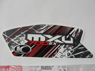 NAKLEJKA LEWA OSŁONY ZB. PALIWA MXU 700 86233-LKM5-M31-T05